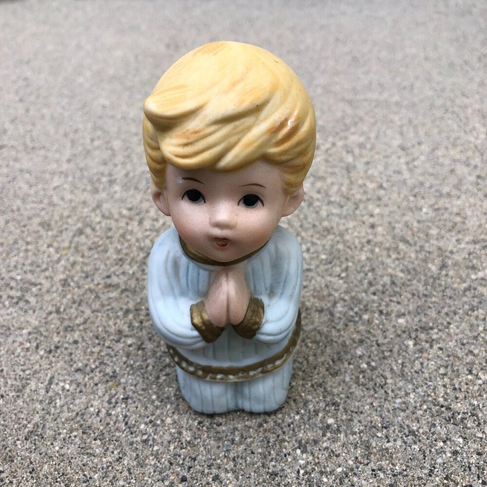 Vintage HOMECO Blonde Hair Blue Eyed Pajama Clad Child Praying 4” Figurine 5211